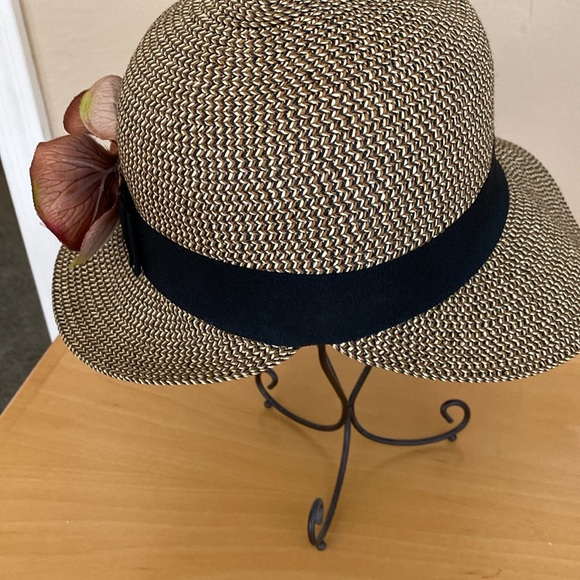 Adjustable Summer Hat - Picture 3 of 7